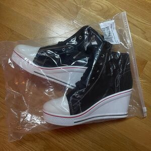 Woman’s Canvas High-Heeled/Platform Fashion Sneakers